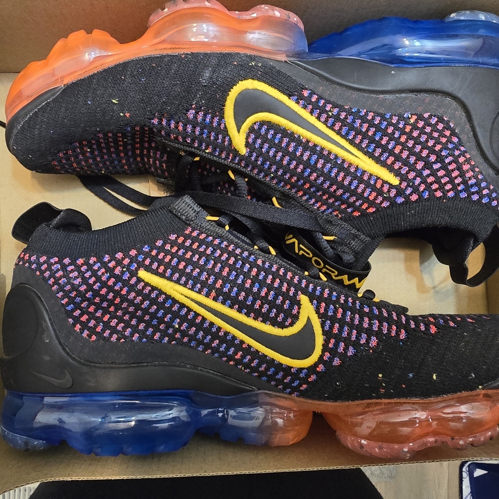 Air vapormax 2021 youth size 6